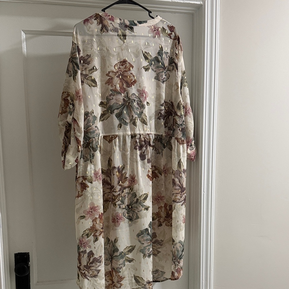 Floral Button-Down‎ Top - Picture 6 of 7